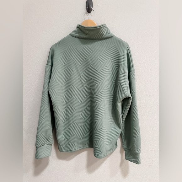 Textured Green Lounge Set - Picture 9 of 10